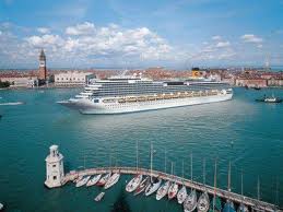 Costa Fascinosa Cruise Ship