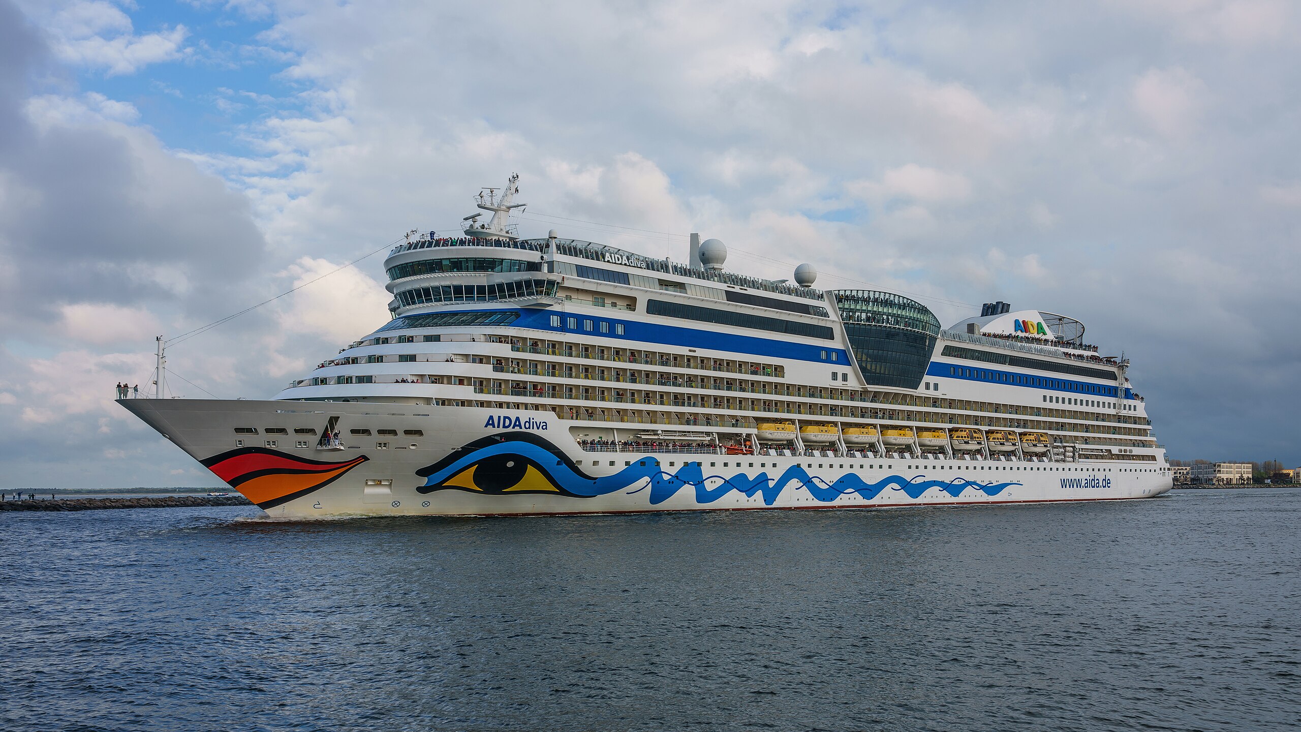 Rostock_asv2018-04_img01_Warnemuende_port