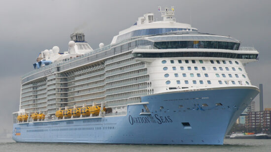 Ovation_of_the_Seas_(26417060696)_(cropped)