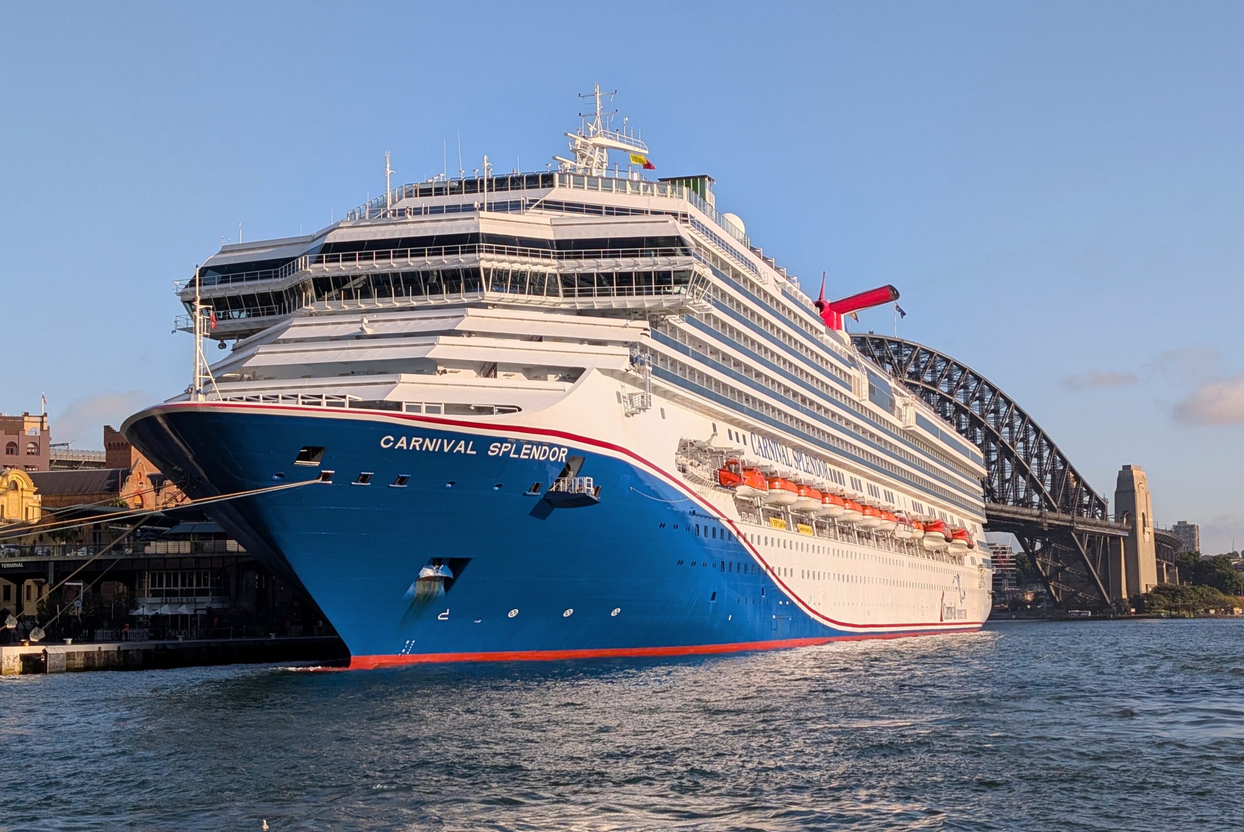 Carnival_Splendor_at_Sydney