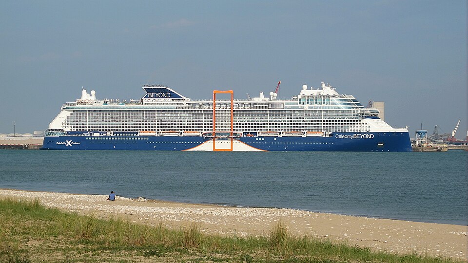 Celebrity_BEYOND_La_Rochelle