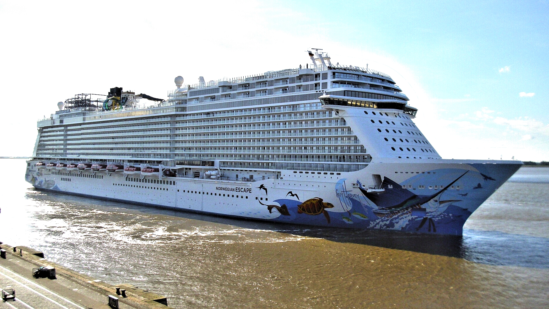 Cruise_ship_Norwegian_Escape_(1)_(cropped)