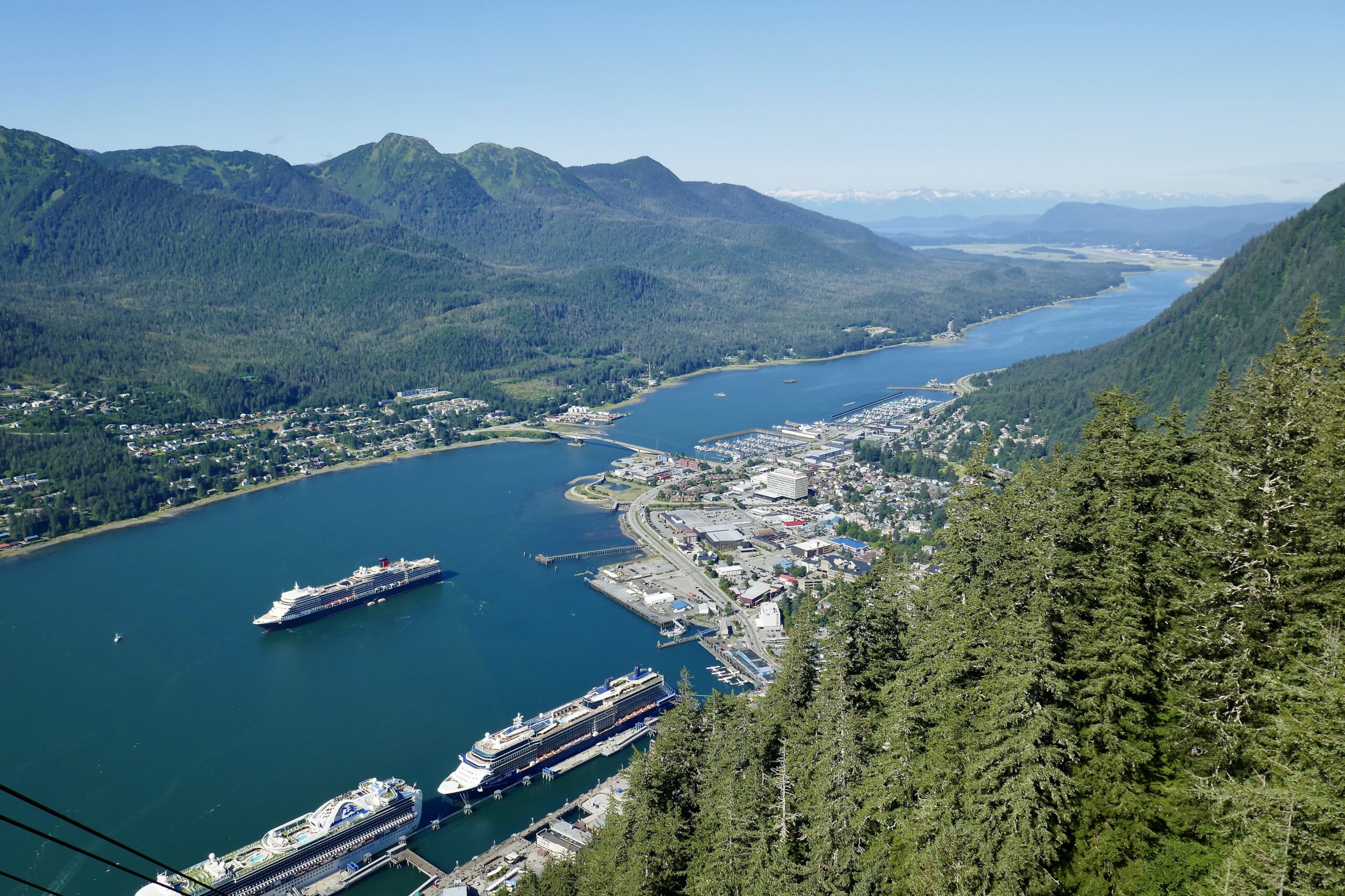 Queen_Elizabeth_(ship,_2010)_in_Juneau,_Alaska_2024-08-15