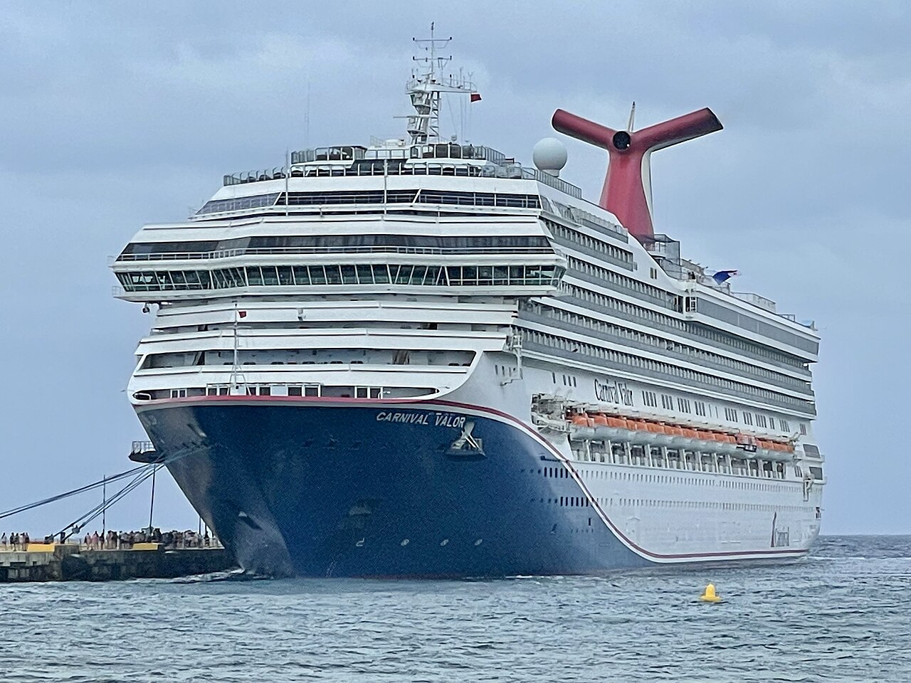 Carnival_Valor_(Bow,_New_Livery)