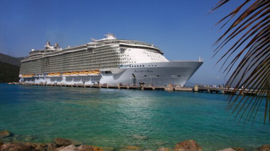 The_Allure_of_the_Seas_2012