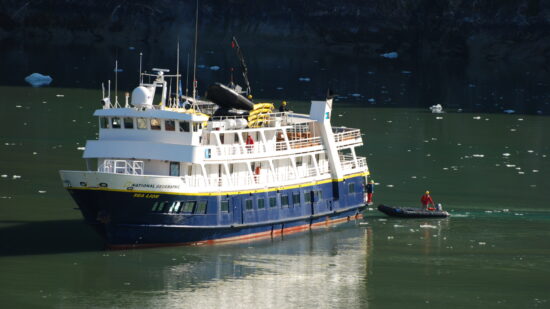Cruising_down_the_Tracy_Arm_Fjord