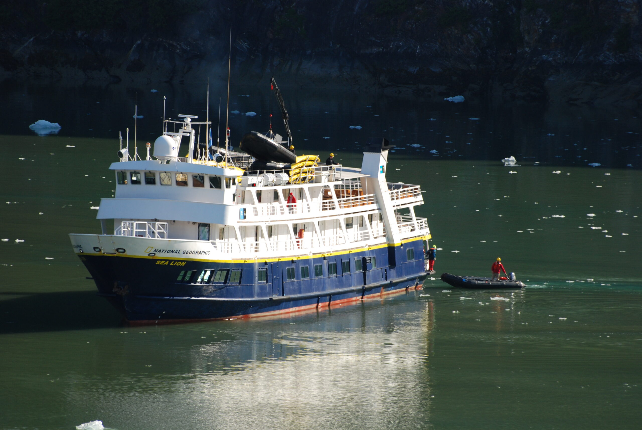 Cruising_down_the_Tracy_Arm_Fjord