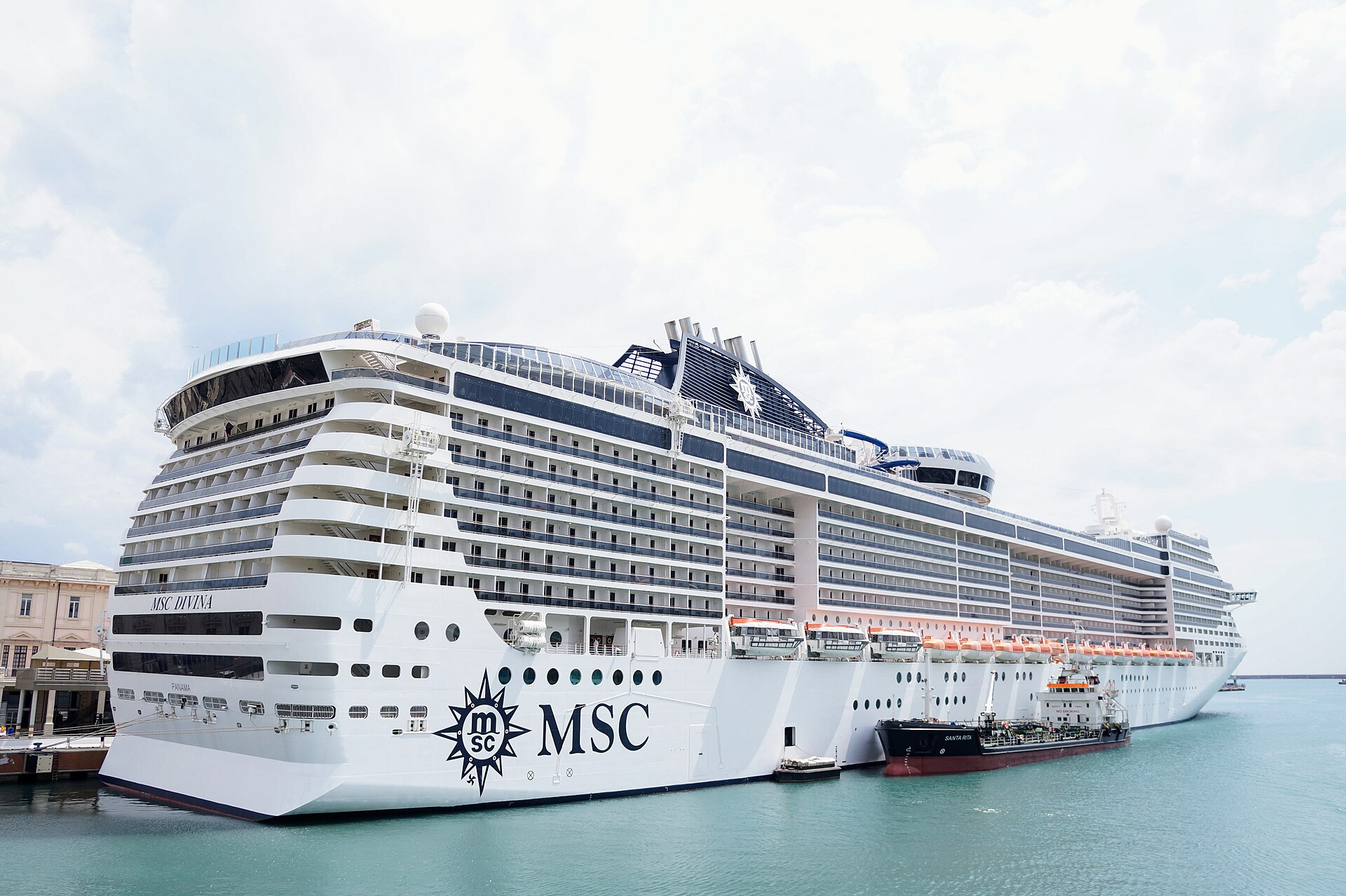 MSC-Divina-Rene-Cortin