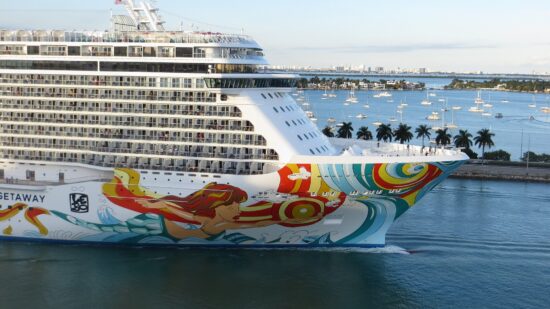 Norwegian_Getaway_departing_Miami,_Dec_2014